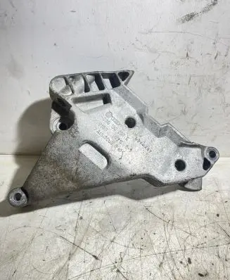 Volkswagen PASSAT B6 Engine mounting bracket 03G199207E V150