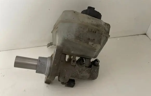 Volkswagen PASSAT B6 Master brake cylinder 2406WJT8