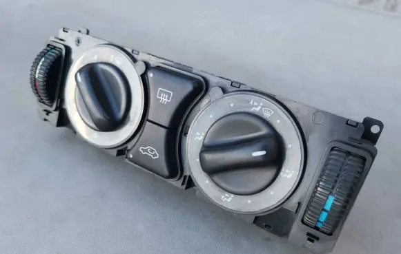 Mercedes-Benz E W210 Climate control unit 2108300185