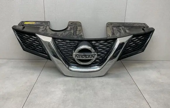 Nissan X-Trail T32 Front bumper upper radiator grill 623104CE0A