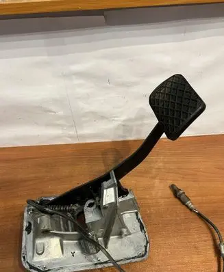 Mercedes-Benz S W140 Brake pedal 1402902219 D2686