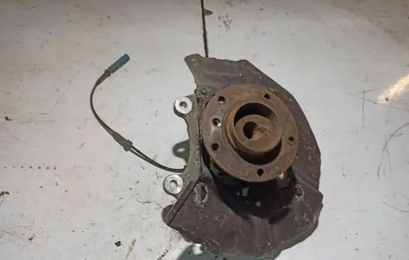 BMW 5 E60 E61 Front wheel hub 6760954