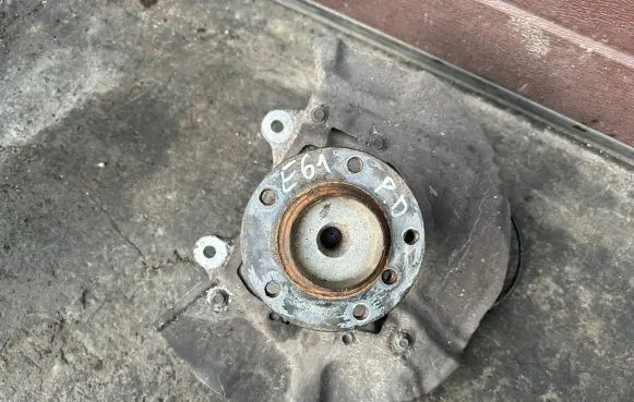 BMW 5 E60 E61 Front wheel hub
