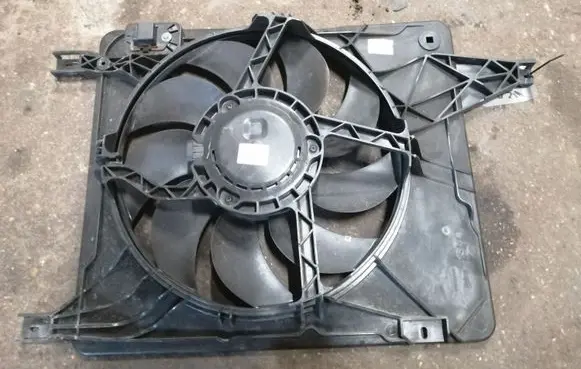 Nissan Qashqai+2 Electric radiator cooling fan