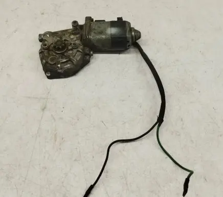 Mercedes-Benz S W126 Front door window regulator motor 0130821102