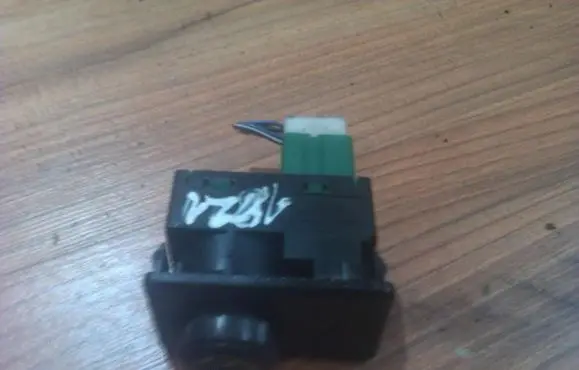Nissan Primera Wing mirror switch