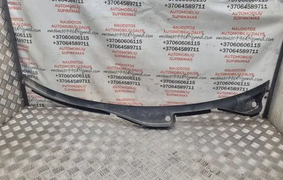 Audi A4 S4 B8 8K Wiper trim 8K1819403