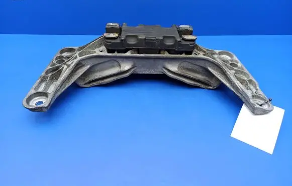 BMW 6 E63 E64 Gearbox mounting bracket 6764617 15934612