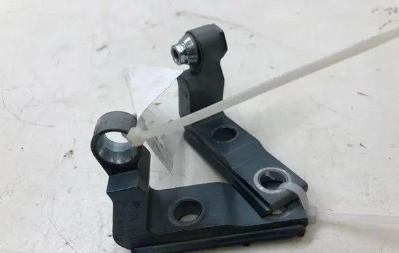 Volvo V40 Front door lower hinge 1352690