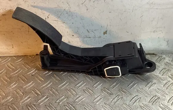 Mercedes-Benz GL X164 Accelerator throttle pedal A1643000004