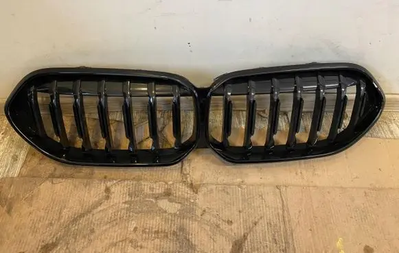 BMW 2 F44 Front bumper upper radiator grill 7077302