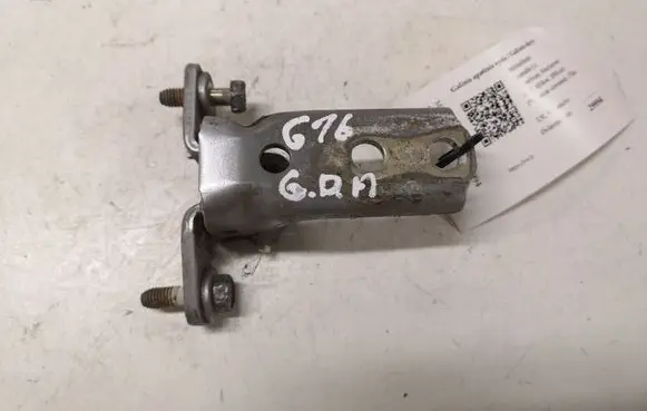 Mitsubishi Grandis Rear door lower hinge