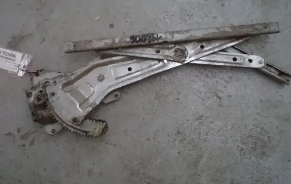Nissan Serena Front door window regulator with motor