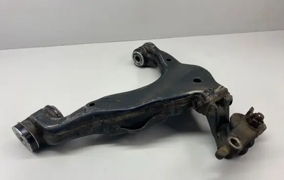Toyota Land Cruiser (J120) Front lower control arm/wishbone