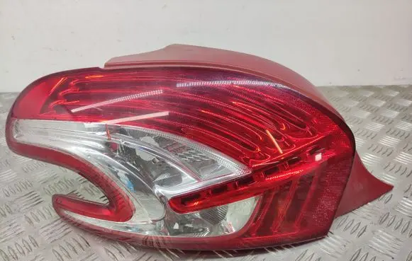 Peugeot 208 Rear/tail lights 9672628280