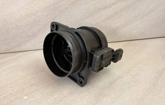 Volkswagen Touran III Mass air flow meter 04L906461B