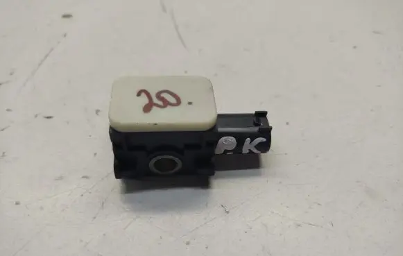 Mercedes-Benz ML W164 Airbag deployment crash/impact sensor 0038202826 180408 404468