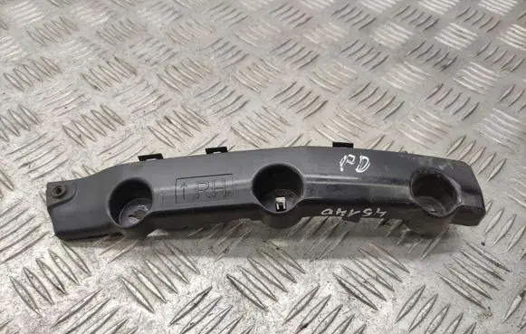 Front bumper mounting bracket