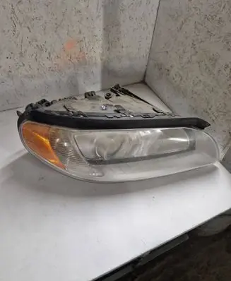 Volvo V70 Headlight/headlamp 31214348
