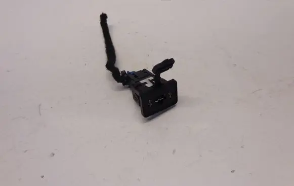 Alfa Romeo 159 USB socket connector 156074010