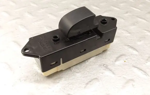 Mitsubishi Grandis Electric window control switch 8608A024