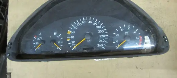 Mercedes-Benz CLK A208 C208 Speedometer (instrument cluster) 2085402511