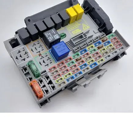 Opel Zafira A Fuse box set 24412497