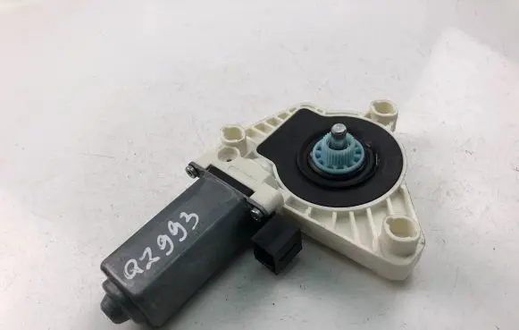 Volkswagen PASSAT B8 Front door window regulator motor 5Q4959802B