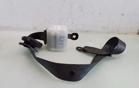 Hyundai H-100 Rear seatbelt