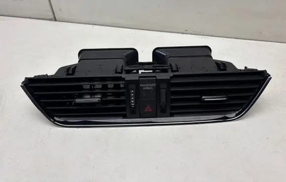 Skoda Octavia Mk3 (5E) Dash center air vent grill 5E0820951A 5E0820951
