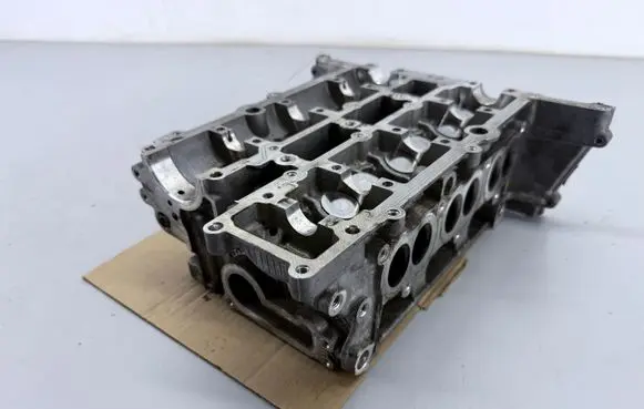 Ford Focus Engine head PBCM5G6090 DB1420156