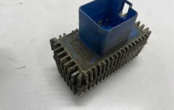 Opel Zafira B Glow plug pre-heat relay 55353011