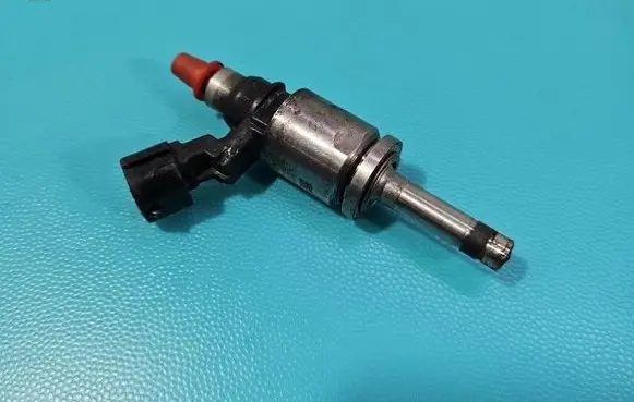 Renault Kadjar Fuel injector H8201438013 IMPRK1590963
