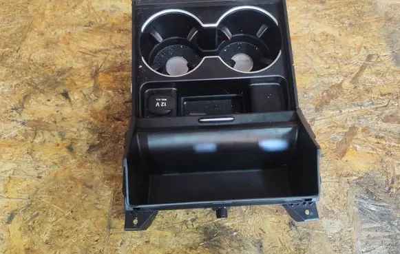 Mercedes-Benz ML W166 Cup holder front 16930018 Q2L128