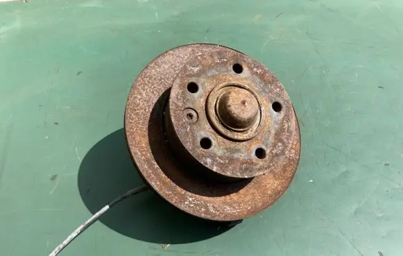 Mercedes-Benz Sprinter W901 W902 W903 W904 Front wheel hub spindle knuckle 9013320301
