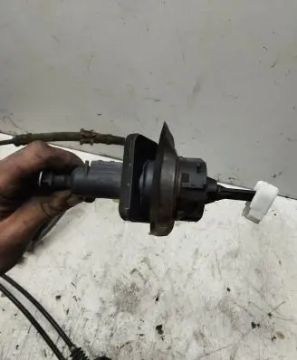 Ford Focus C-MAX Clutch master cylinder 041208