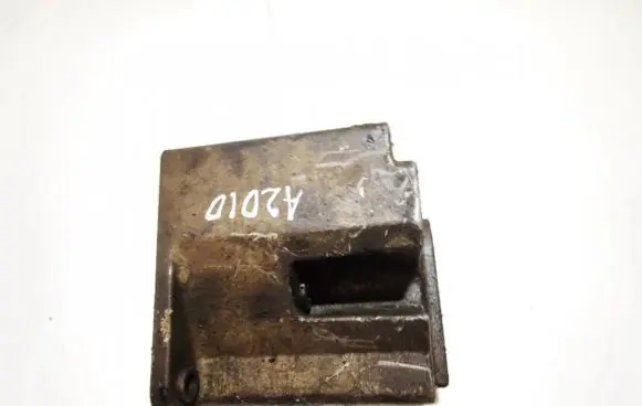Nissan Almera N16 Engine mounting bracket