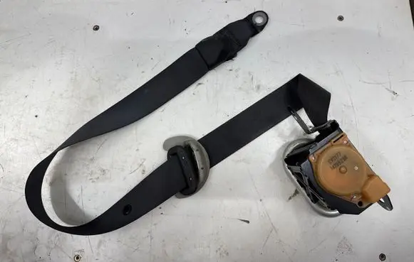 Toyota Avensis T250 Front seatbelt C90177 1420523R 7321005051C0