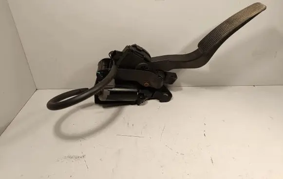 Lancia Thema Accelerator throttle pedal 04861716AB