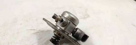 BMW 3 E92 E93 Fuel injection high pressure pump 7562473