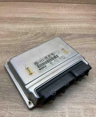 Volkswagen PASSAT B5 Engine control unit/module ECU 8D0907558F 0261204614