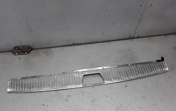 Trunk/boot sill cover protection