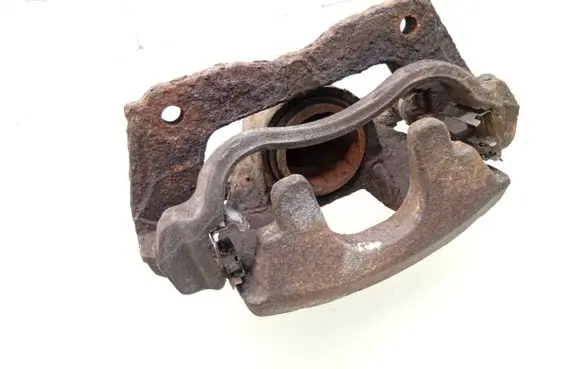 Toyota Avensis T270 Front brake caliper 