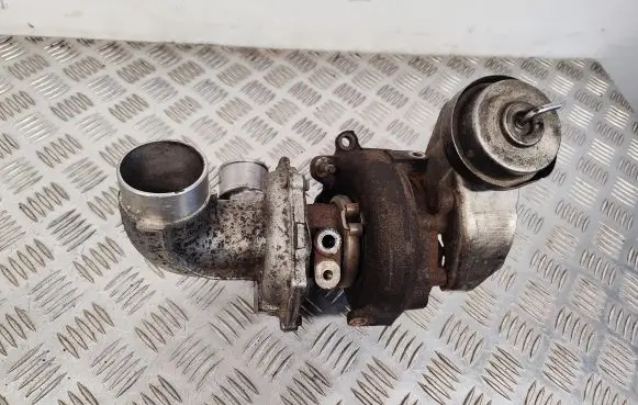 Toyota Avensis T250 Turbo 172010R010