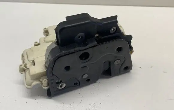 Audi A6 S6 C6 4F Rear door lock 4F0839016