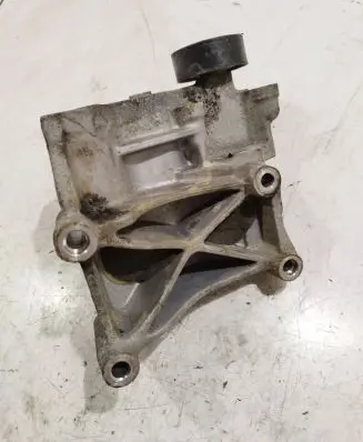 Hyundai Santa Fe Engine mounting bracket