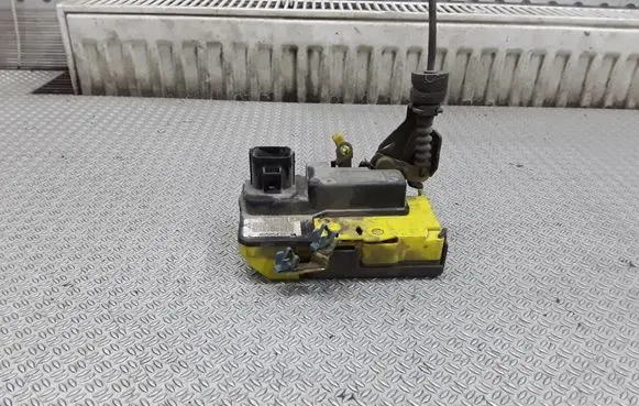 Volvo S60 Front door lock 8650547