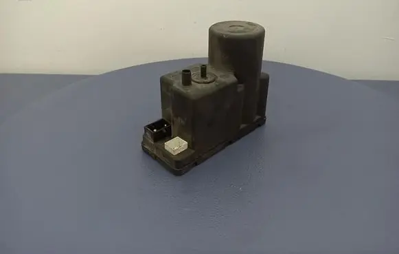 Audi 80 90 S2 B4 Central locking vacuum pump 4A0862257A