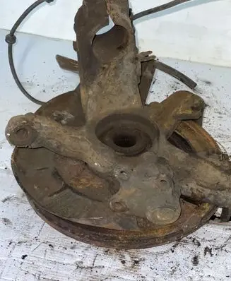 Volkswagen Fox Front wheel hub