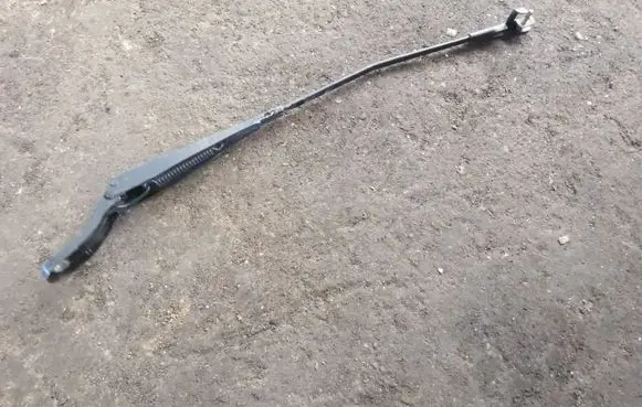 Peugeot 207 Front wiper blade arm